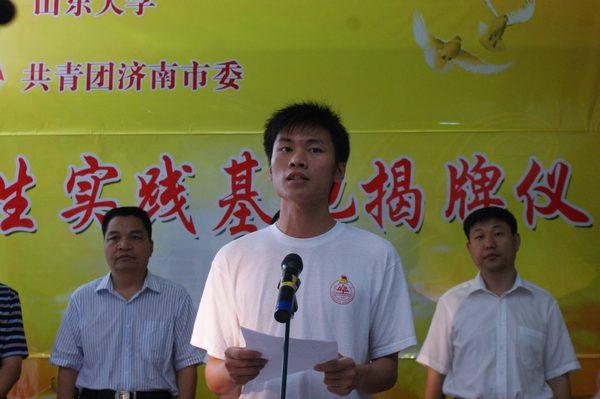 摄影：何炜