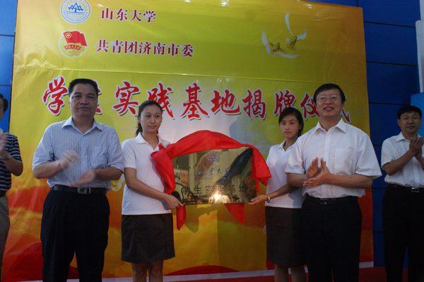 摄影:何炜