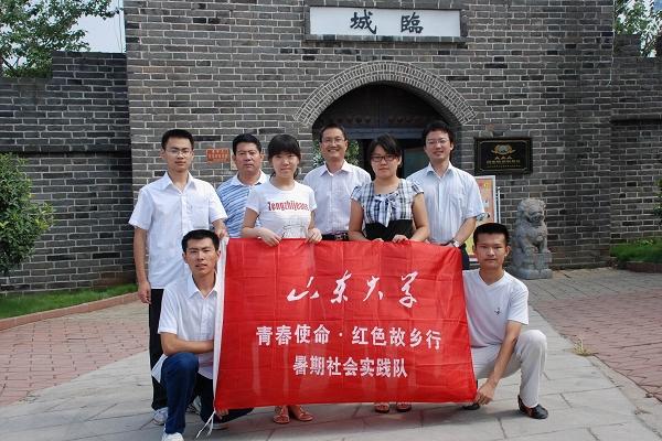 摄影：庞波
